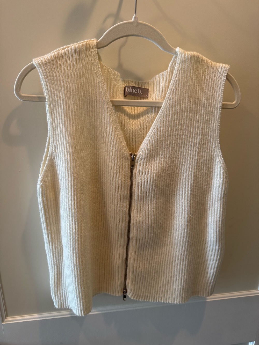 blue.b Ribbed Zip-Front Knit Vest in Cream | Size M